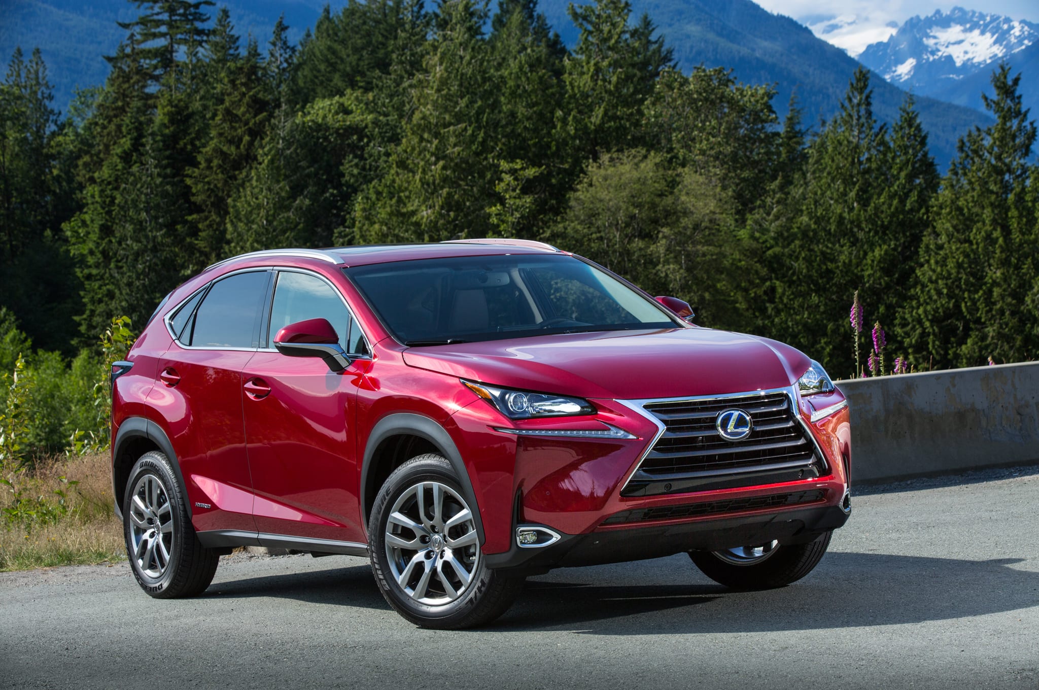 2015 lexus nx 300h front three quarters