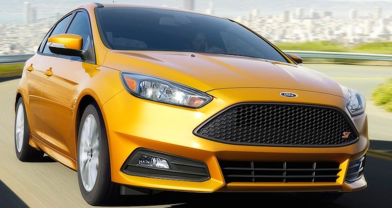 2016_Ford_Focus_ST_4dr_Hatchback_wEcoBoost_20L_4cyl_Turbo_6M_6563422
