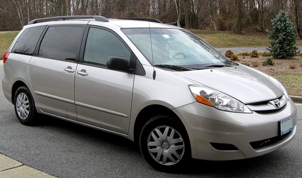 06-09_Toyota_Sienna