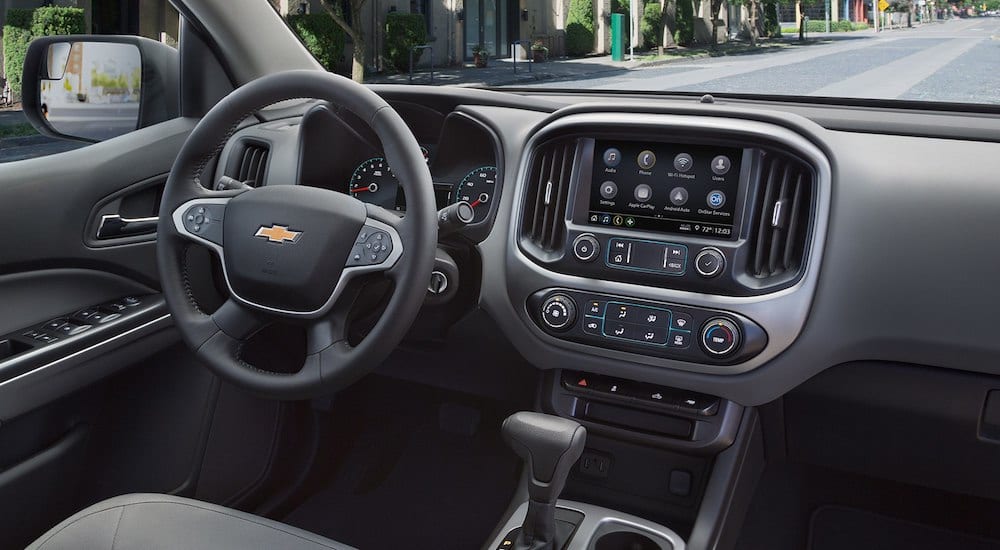 Gray interior and center consul of 2019 Chevy Colorado