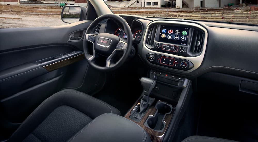 Black leather interior and dash of 2019 GMC Canyon