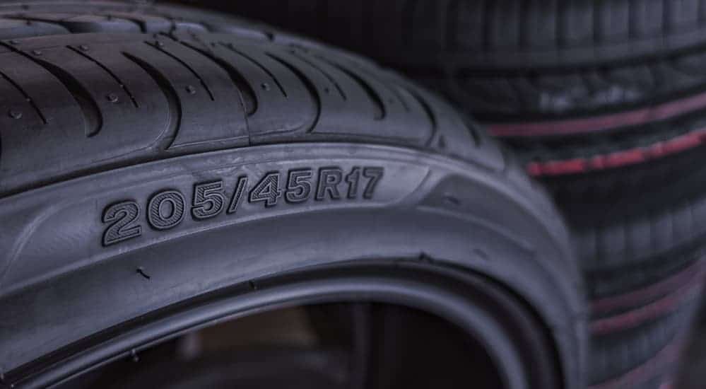 The measurements of a discount tire is shown on a tire.