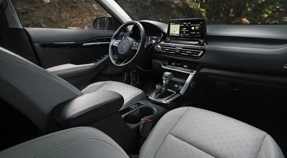 The gray and black front interior of a 2021 Kia Seltos.