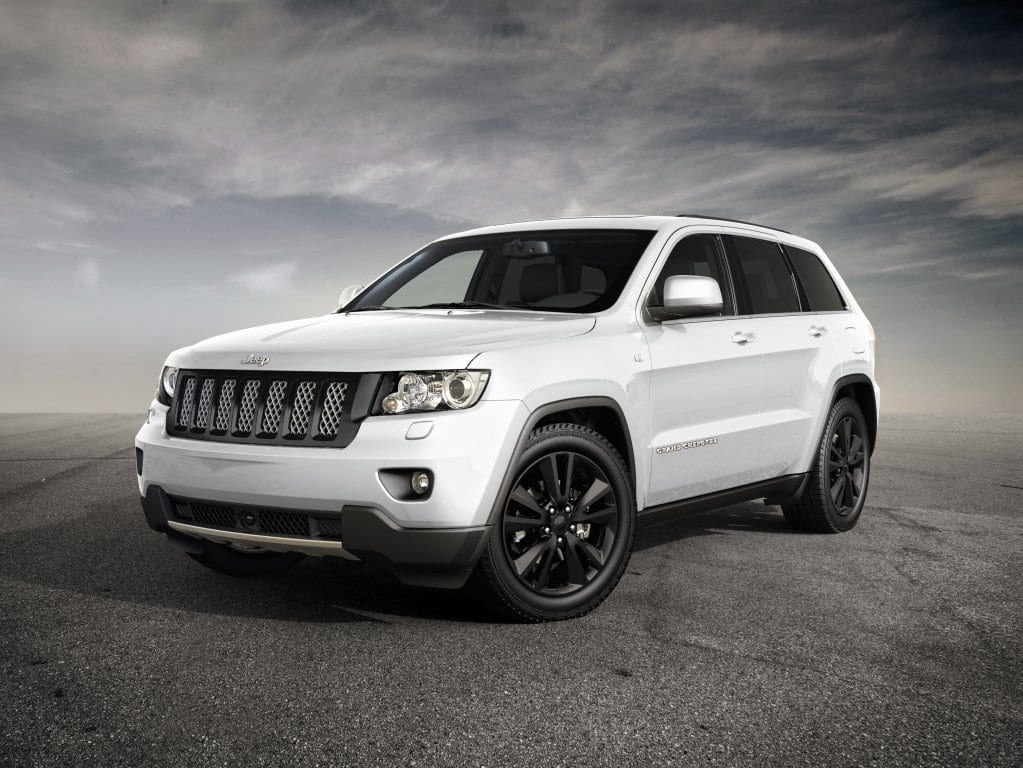 White Jeep Grand Cherokee SRT 2013