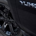A closeup of the black 2019 GMC Yukon Graphite Edition wheels