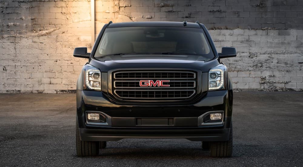 A black 2019 GMC Yukon Graphite Edition from the front
