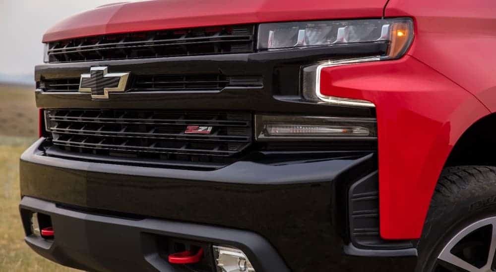 A close up of the front grille of a 2019 Chevy Silverado truck.