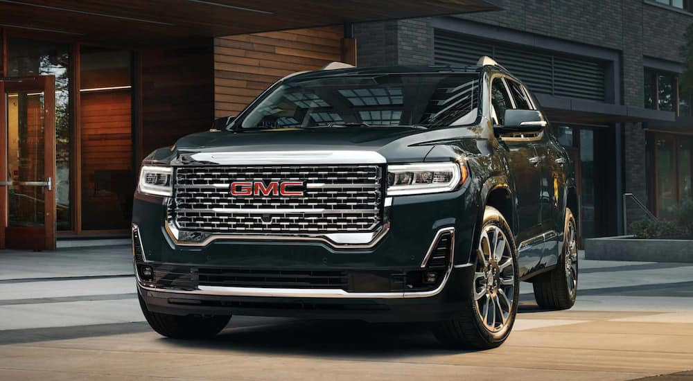 A black 2021 GMC Acadia is parked outside of a hotel after winning a 2021 GMC Acadia vs 2021 Hyundai Palisade comparison.