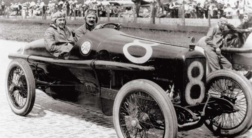 A black and white photo of the 1916 Indy 500 race is shown.