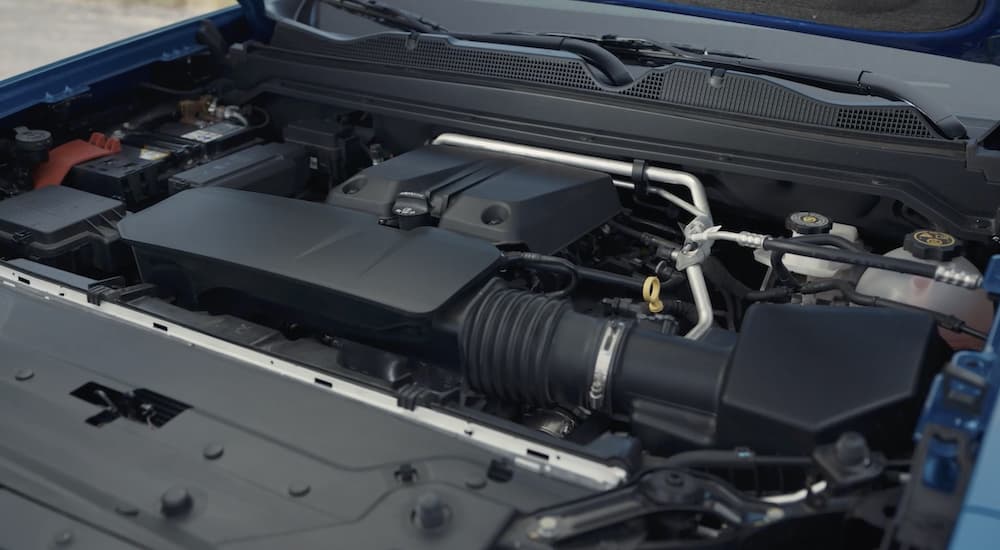 A closeup of the 2.7L I4 High Output engine is shown in the 2023 Chevy Colorado ZR2.
