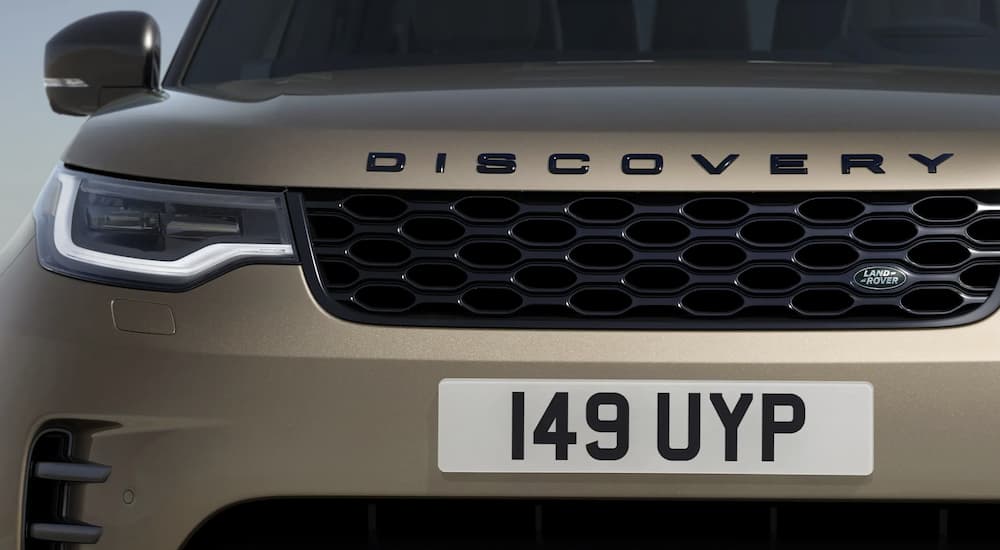 A close up of the front of a tan 2022 Land Rover Discovery is shown.