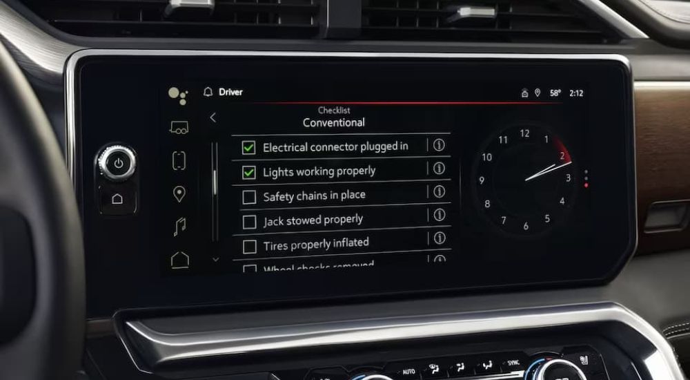 The In-Vehicle Trailering App on the 2023 GMC Sierra 1500 infotainment screen is shown.