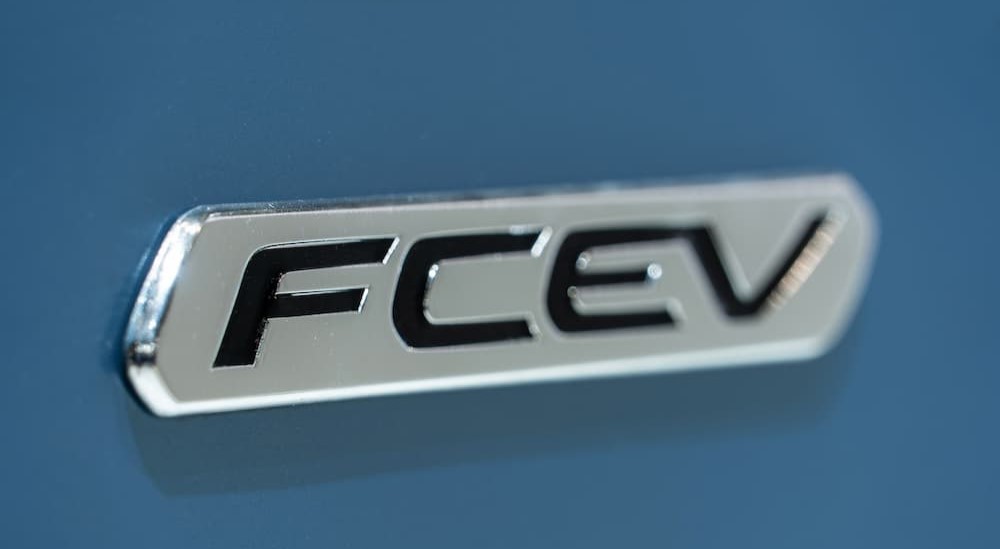 An FCEV badge is shown on hydrogen cars.