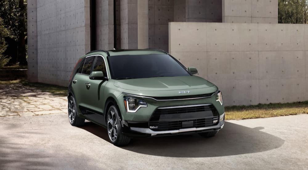 A green 2023 Kia Niro Hybrid is shown parked near a building.