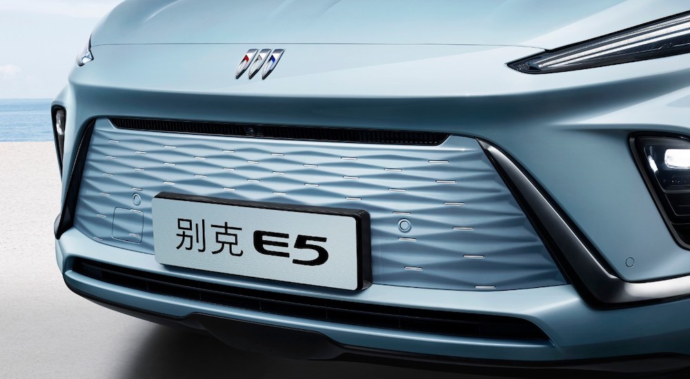 A close-up shot on the hood of a white 2023 Buick Electra E5.