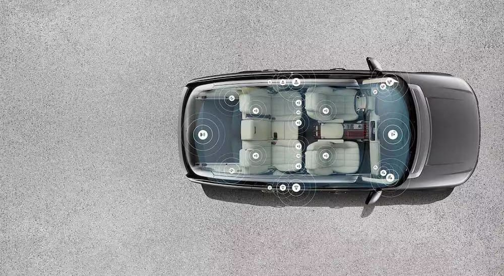 A diagram of the Meridian Signature Sound System is shown in a Land Rover.