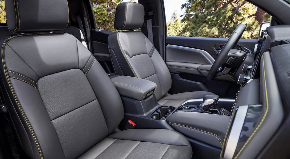 The gray interior and dash in a 2024 Chevy Colorado is shown.