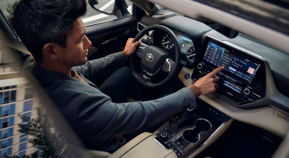 Man using a 2024 Toyota Highlander Platinum infotainment unit