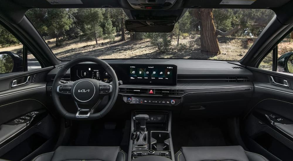 The black dash in a 2025 Kia K5.